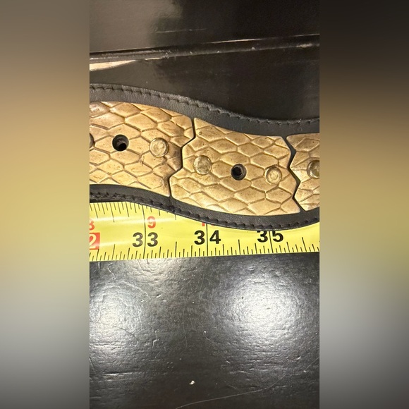 Vintage 80s Snake Belt Brass Tone Embossed Metal Belt - Picture 11 of 13